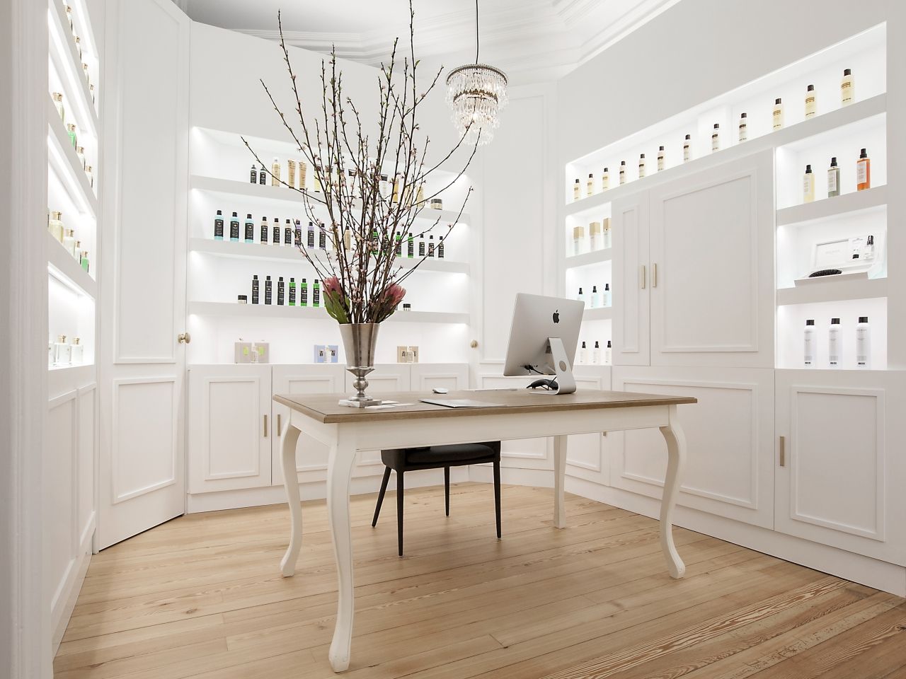 SALON WHITE