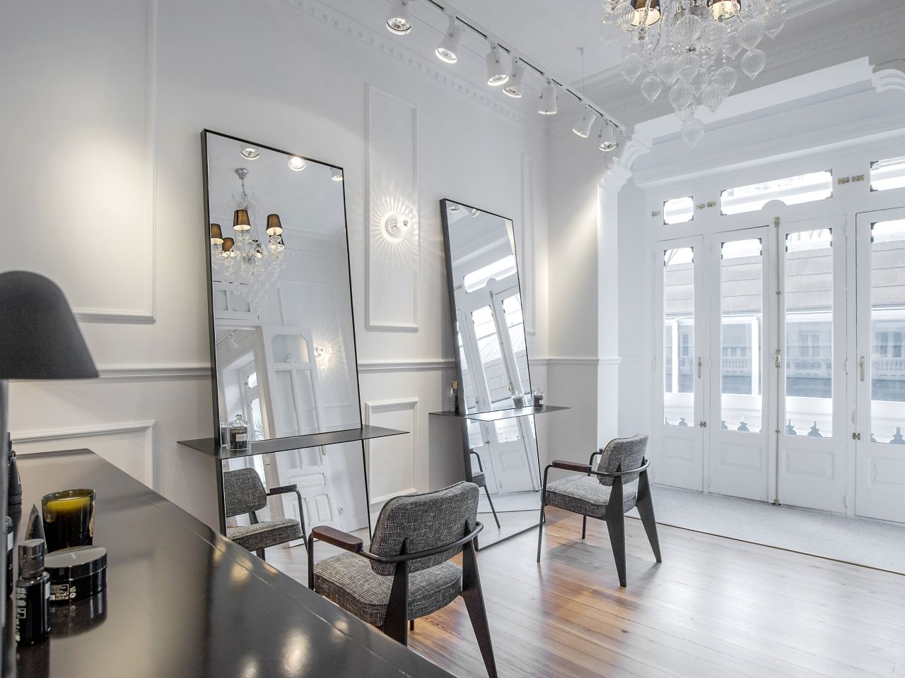 SALON WHITE