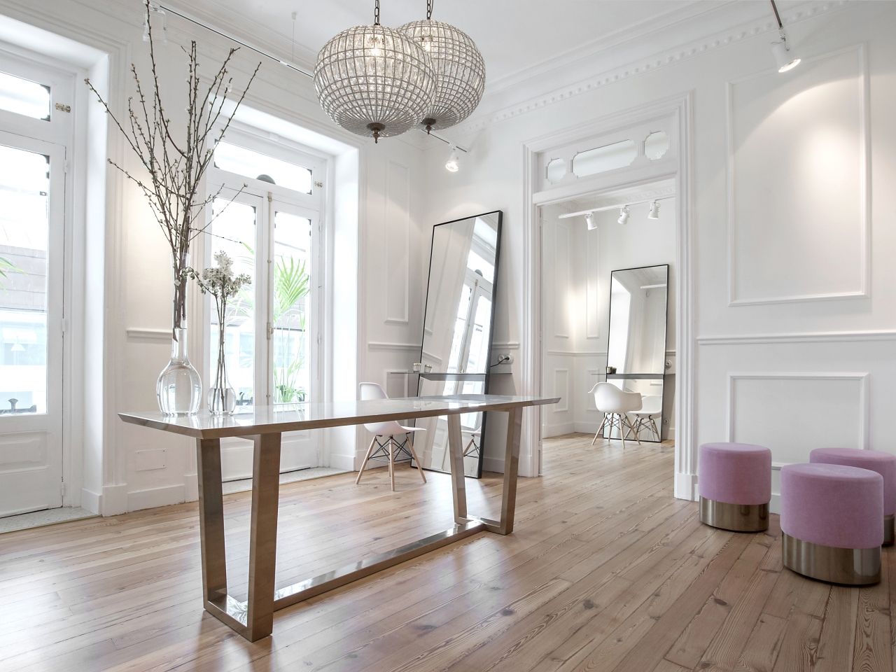 SALON WHITE
