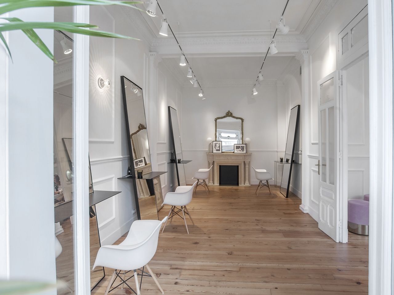 SALON WHITE