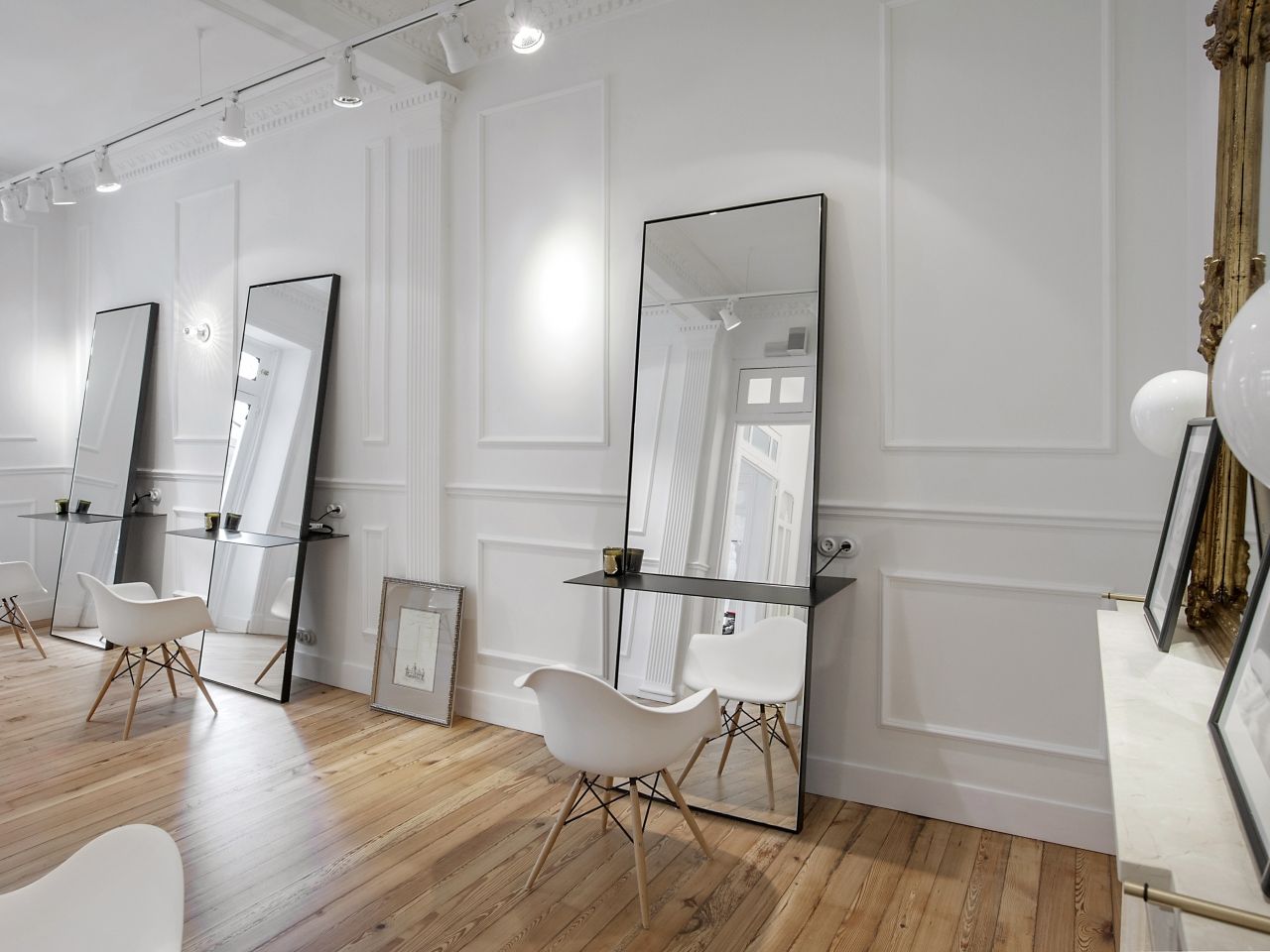 SALON WHITE